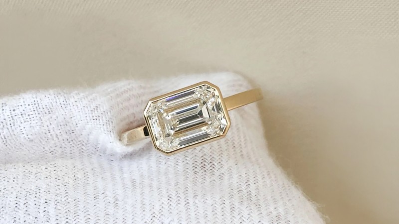 Elongated emerald cut diamonds: why choose it for your engagement ring